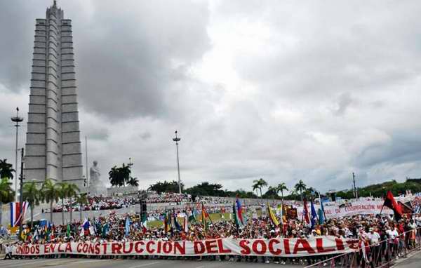 Educadores cubanos abrirán el desfile este Primero de Mayo Educadores cubanos abrirán el desfile este Primero de Mayo