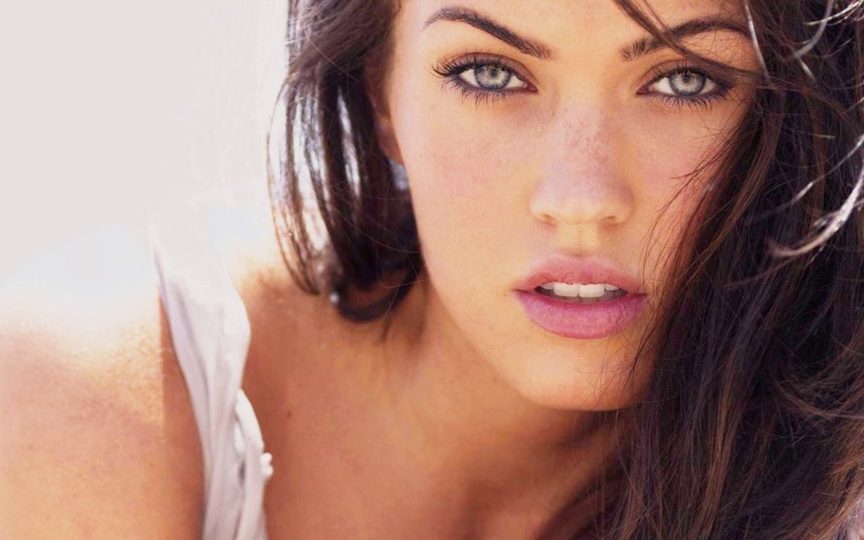Actriz Megan Fox. El color de tu mirada