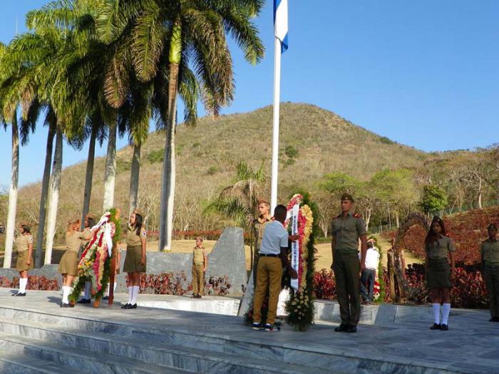 En nombre del pueblo cubano pobladores de Mayarí Arriba rindieron homenaje a los mártires del Segundo Frente En nombre del pueblo cubano pobladores de Mayarí Arriba rindieron homenaje a los mártires del Segundo Frente