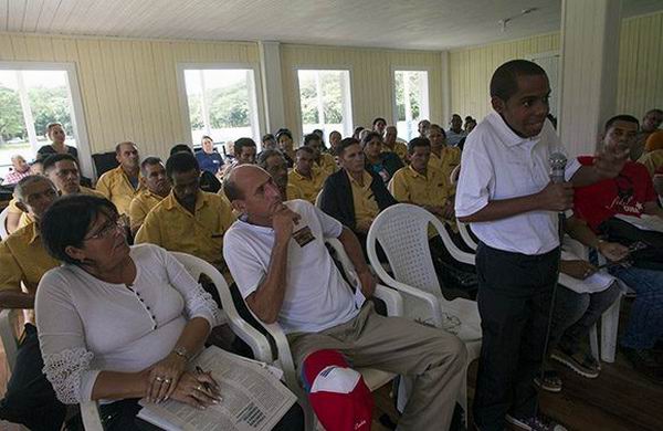 En Birán, consulta popular del Proyecto de Constitución de la República. Foto: Ismael Francisco En Birán, consulta popular del Proyecto de Constitución de la República. Foto: Ismael Francisco