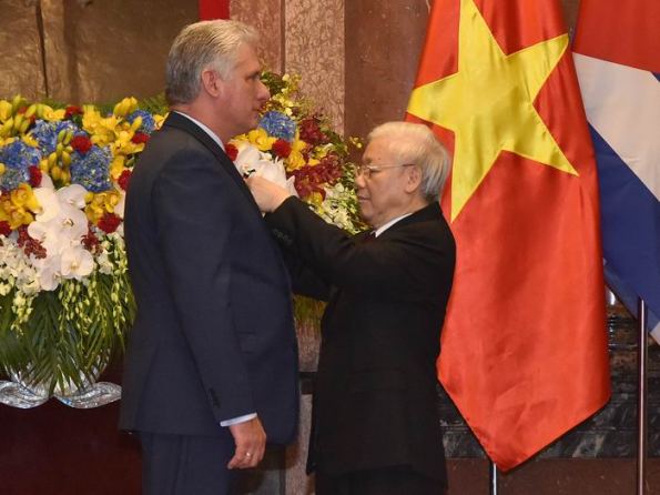 Recibió Nguyen Phu Trong a Díaz-Canel . Foto: Estudios Revolución. Recibió Nguyen Phu Trong a Díaz-Canel