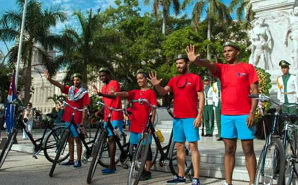 Inician jóvenes ciclistas recorrido simbólico por Los Cinco Inician jóvenes ciclistas recorrido simbólico por Los Cinco