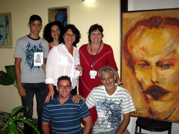 colectivo-de-radio-enciclopedia-junto-a-kamyl-bullaudy-rodriguez-en-enciclopedia-foto-lizandra-amat colectivo-de-radio-enciclopedia-junto-a-kamyl-bullaudy-rodriguez-en-enciclopedia-foto-lizandra-amat