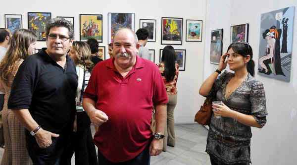 Juan Padr�n (D) inaugura su primera exposici�n personal. Foto: AIN