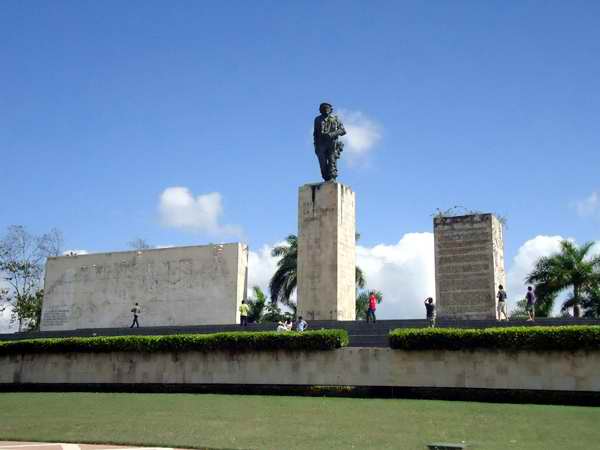 Alta cifra de visitantes al Complejo Escultórico Ernesto Guevara Alta cifra de visitantes al Complejo Escultórico Ernesto Guevara