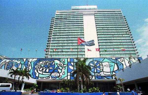Des artistes de la plastique exposent dans l'hôtel Tryp Habana Libre