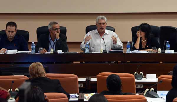 Asiste Miguel Díaz-Canel a sesiones de trabajo del Parlamento Asiste Miguel Díaz-Canel a sesiones de trabajo del Parlamento