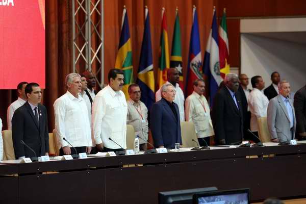 Presiden Raúl y Maduro acto por aniversario 13 del ALBA-TCP Presiden Raúl y Maduro acto por aniversario 13 del ALBA-TCP