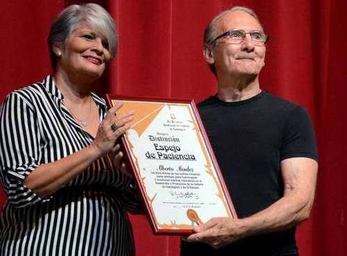 Otorgan a Alberto Méndez Distinción Espejo de Paciencia Otorgan a Alberto Méndez Distinción Espejo de Paciencia