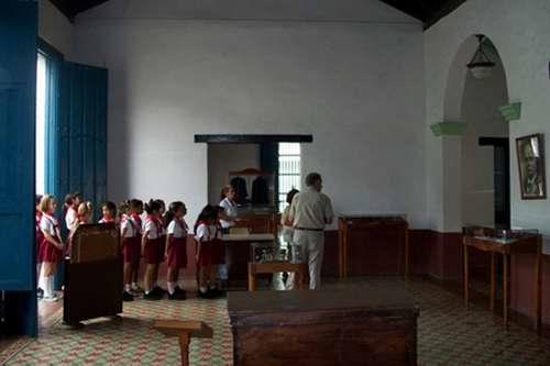 Especialistas holguineros conservan patrimonio histórico y documental Especialistas holguineros conservan patrimonio histórico y documental