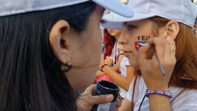 Cuban President congratulates university students