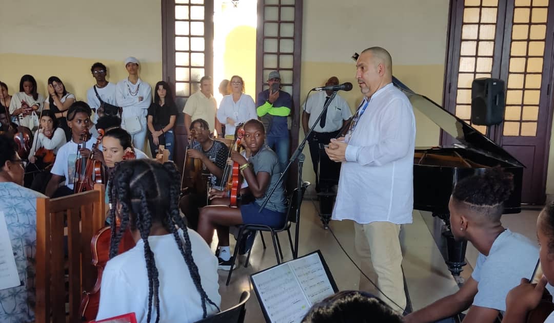 Nachito Herrera and His Emotional Meeting with Students of the Amadeo Roldán Conservatory (+Photos)