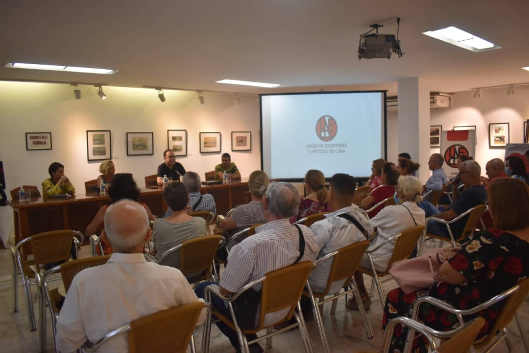 The President of the Uneac meets with the Scientific Council of the University of Havana