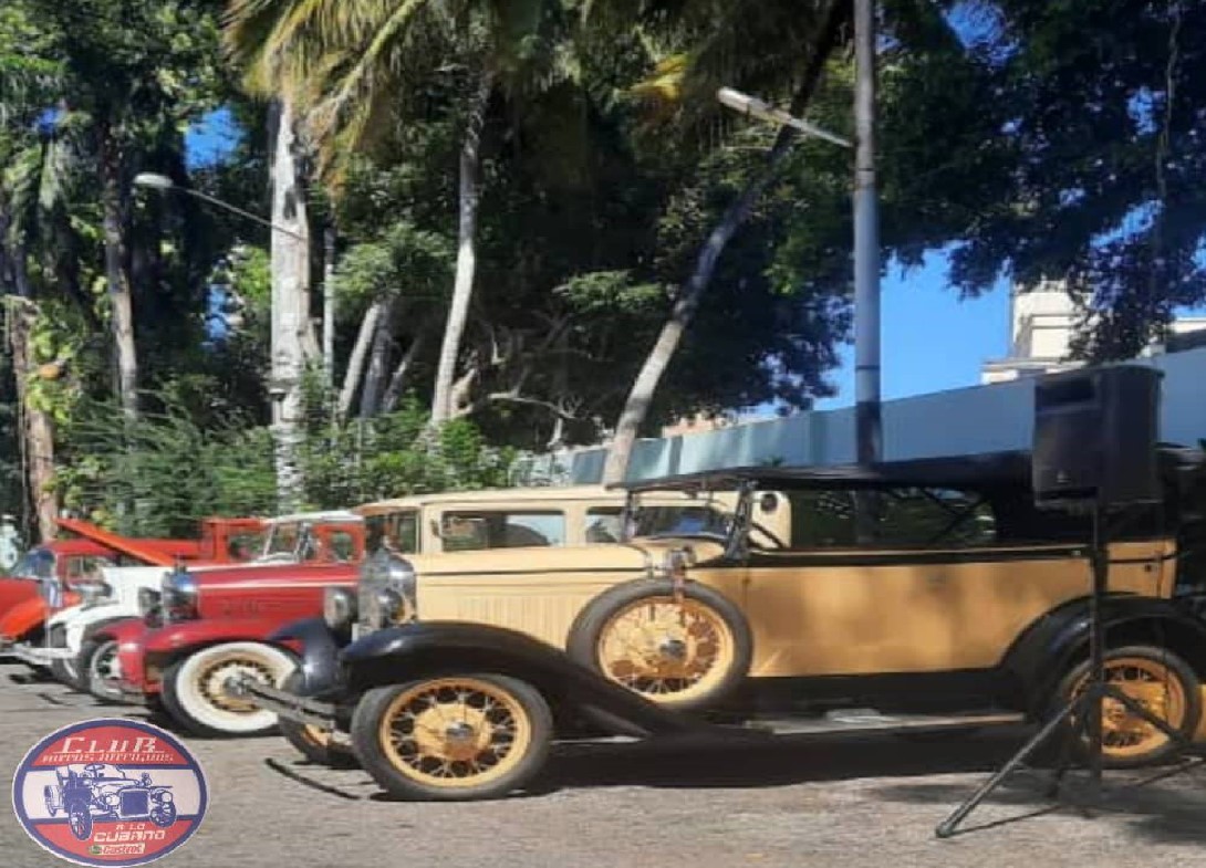 Classic Car Club and Tropicana Cabaret Join Forces for a Unique Event