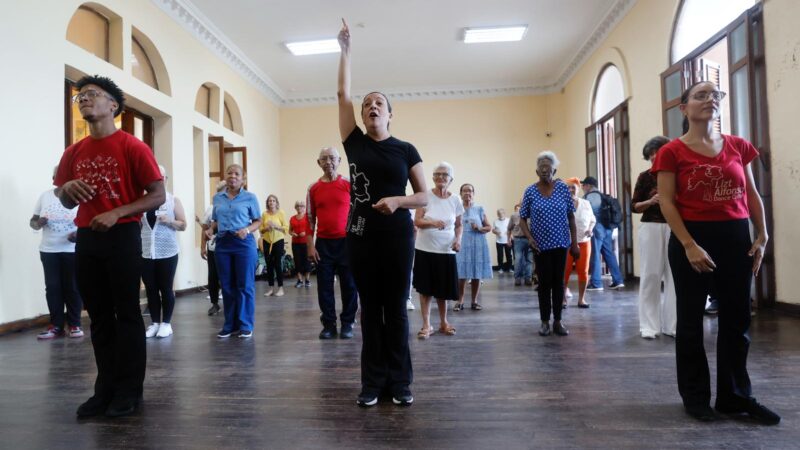 Lizt Alfonso Issues a New Invitation to Prove That Bailar no tiene edad