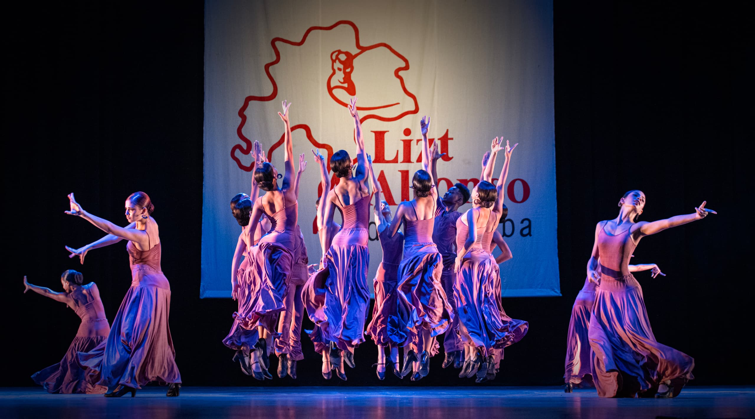 Spectacular End-of-Year Showcase by Lizt Alfonso Dance Cuba: ¡Mil niños en escena…y más!