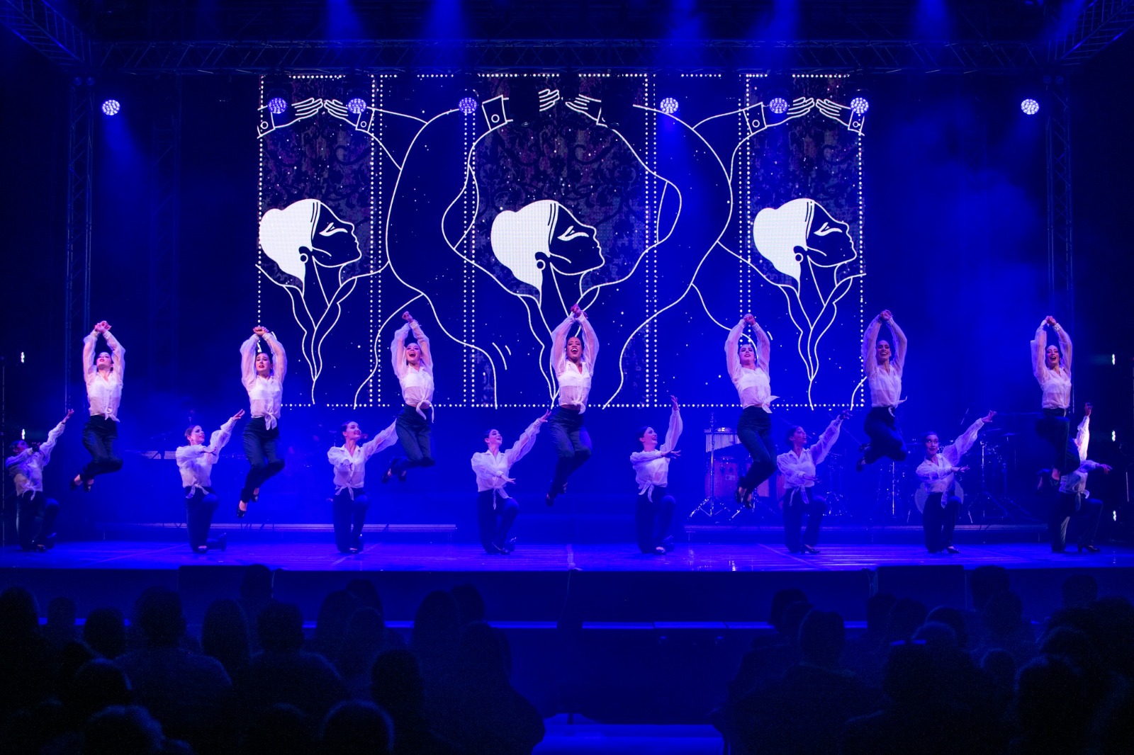 Foto tomada de la revista Asarel-Medet D.C. publicadas en un hermoso fotorreportaje de las funciones. Cortesía de Lizt Alfonso Dance Cuba