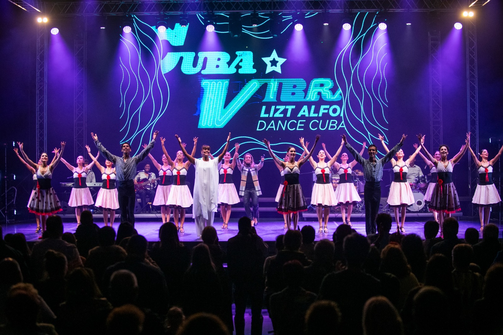 Foto tomada de la revista Asarel-Medet D.C. publicadas en un hermoso fotorreportaje de las funciones. Cortesía de Lizt Alfonso Dance Cuba