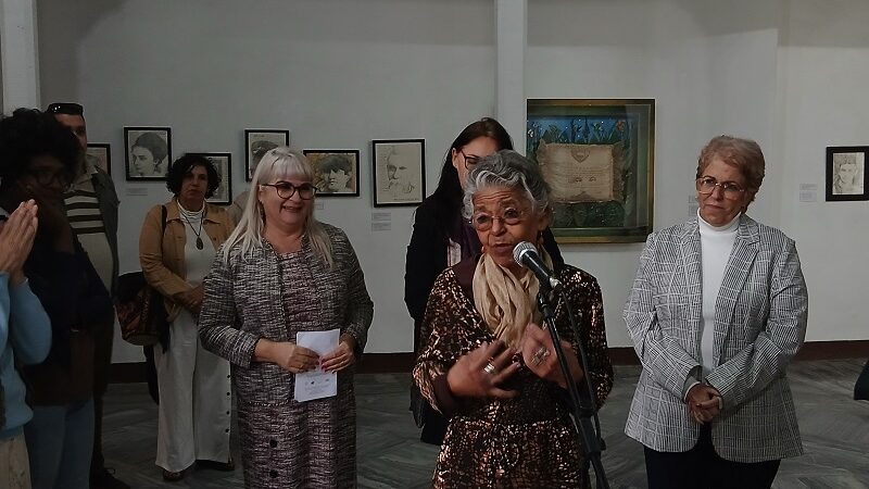 Páginas Salvadas: A Tribute to History and Radio