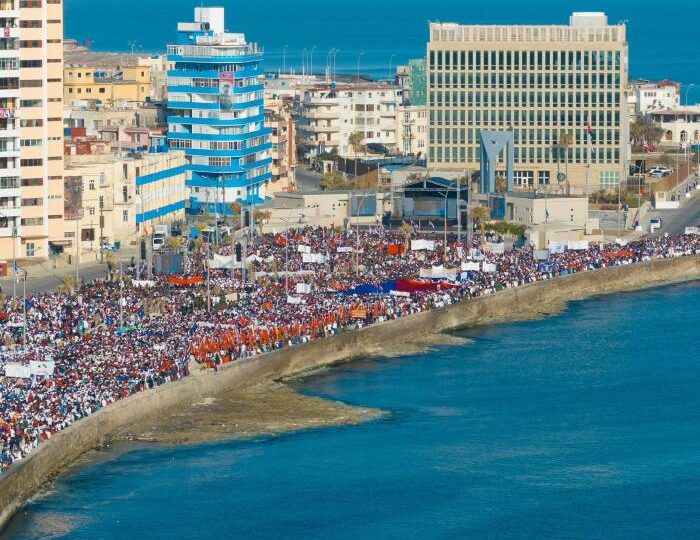 The homeland defends itself; this people is the most admirable thing that the Cuban Revolution has to offer
