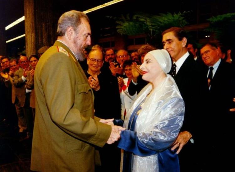 Fidel Castro y la danza Foto. http://www.fidelcastro.cu/