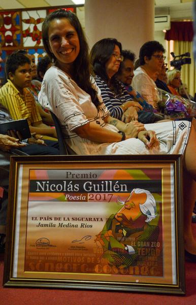 Reciben laureados premios literarios Carpentier y Guillén 2017