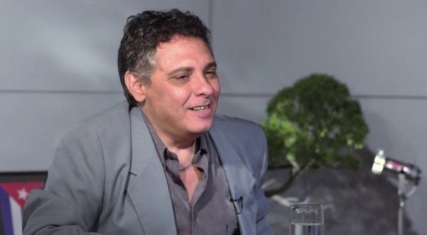 Ahora mismo un puente, la poesía de Sigfredo Ariel