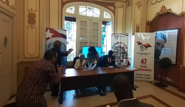 Firman convenios asociaciones filosóficas de Cuba y Angola