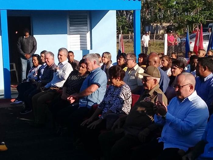 Asiste Díaz-Canel al acto de inicio del curso escolar 2022-2023