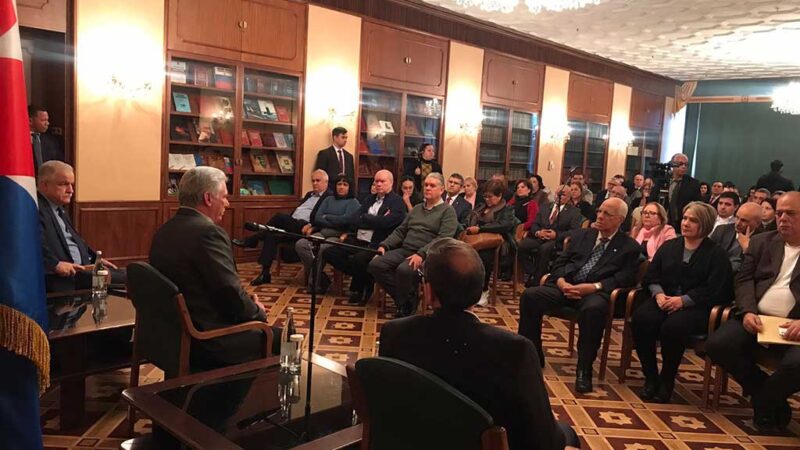 Sostiene presidente Díaz-Canel encuentro con cubanos en Moscú