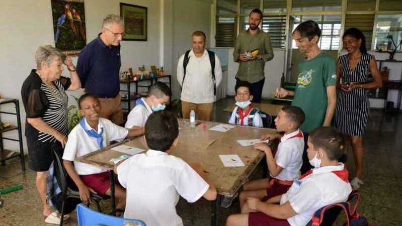 Recorre diputado europeo sitios de interés en La Habana