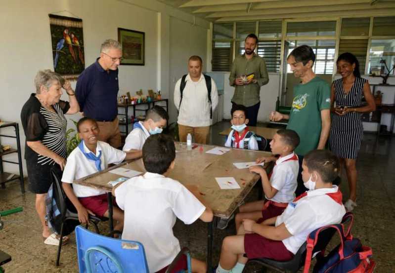 Recorre diputado europeo sitios de interés en La Habana
