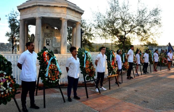 En el monumento de La Punta, digno homenaje a la historia