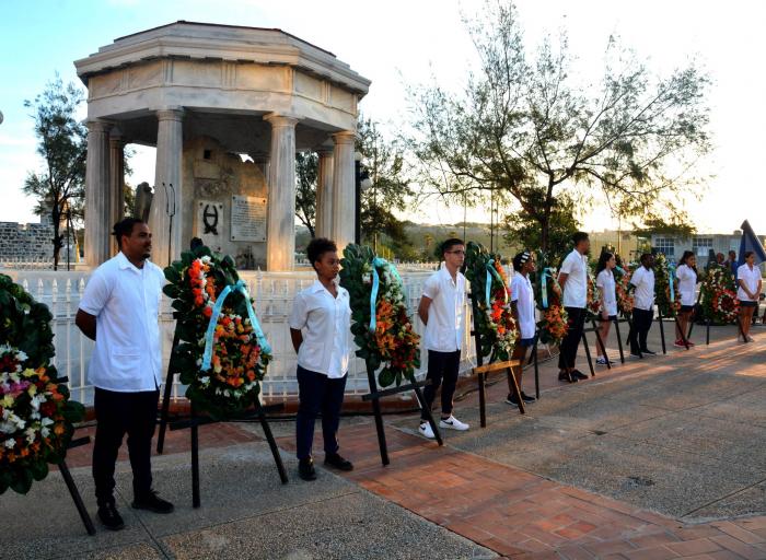 En el monumento de La Punta, digno homenaje a la historia