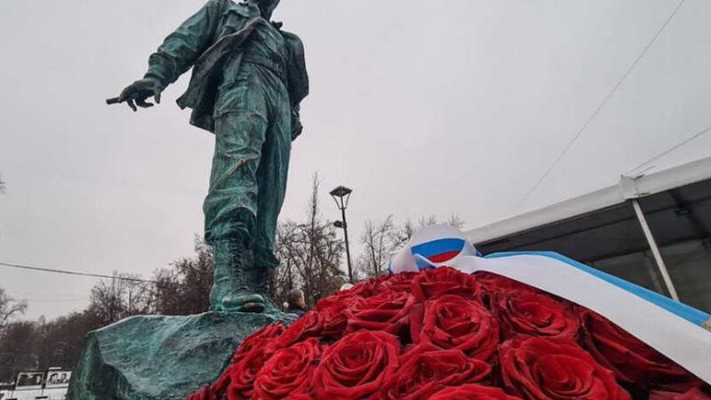 Presidentes de Cuba y Rusia inauguran monumento de homenaje a Fidel Castro
