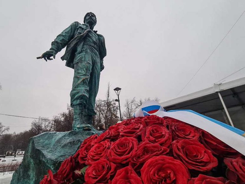 Presidentes de Cuba y Rusia inauguran monumento de homenaje a Fidel Castro