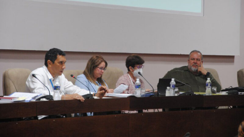 Asiste Marrero Cruz a Comisión de Atención a los Servicios