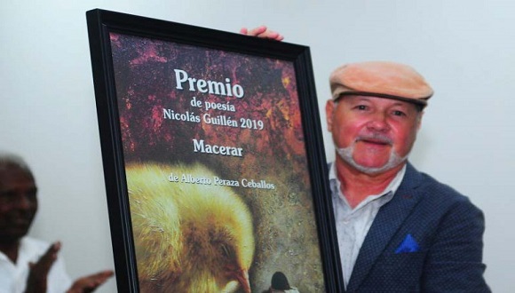 La Poesía Toda: Tierra mojada de Alberto Peraza Ceballos