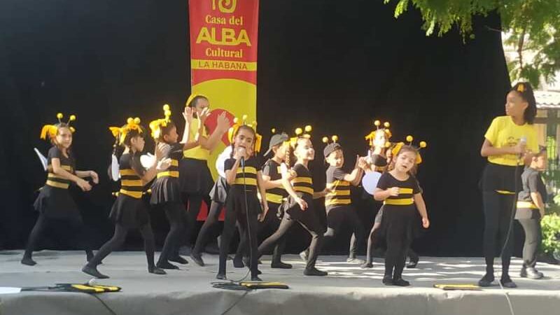 Celebran aniversario 13 de la Casa del Alba Cultural en La Habana