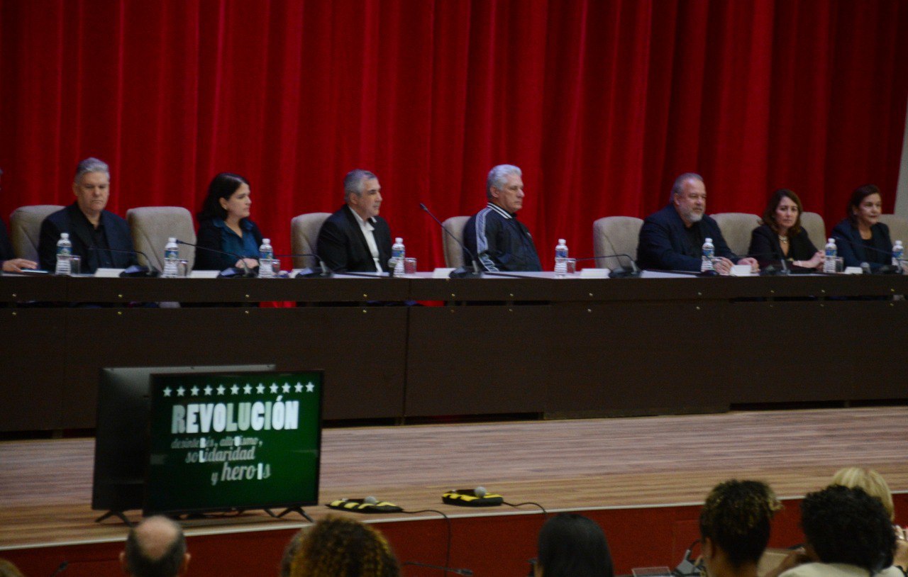 Participa presidente cubano en acto por X aniversario de Biocubafarma