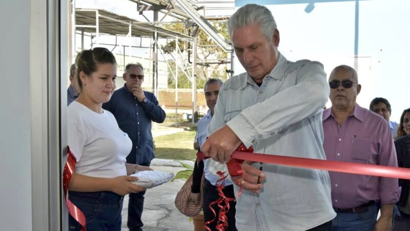 Inaugura Díaz-Canel productora de antibióticos de amplio espectro