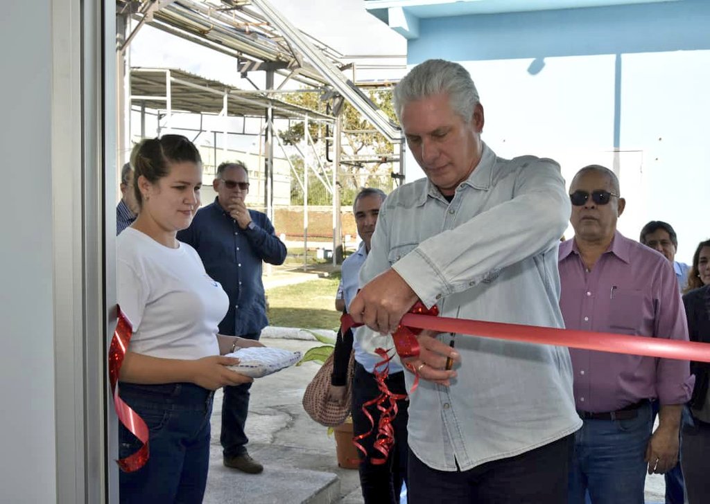 Inaugura Díaz-Canel productora de antibióticos de amplio espectro
