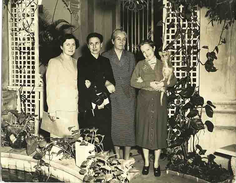 Dulce María Loynaz y Gabriela Mistral Foto: Cubaperiodista