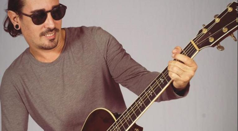 Planea cantautor Adrián Berazaín presentar nuevo disco