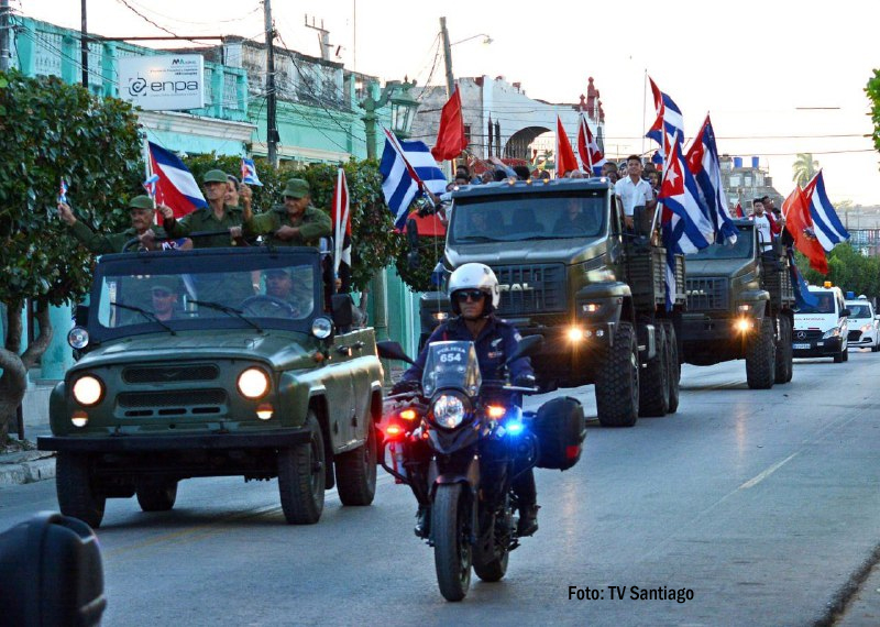 Cada año los jóvenes cubanos reeditan el épico recorrido de la Caravana de la Libertad (Foto; TV Santiago)
