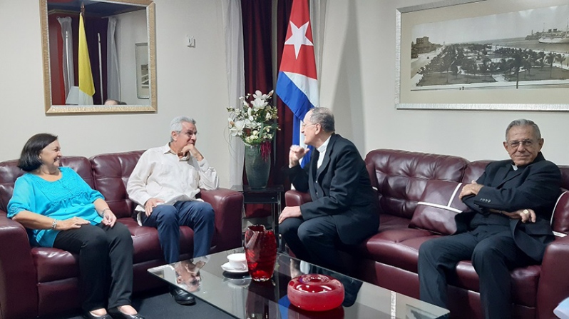 Llegó a Cuba el cardenal Beniamino Stella