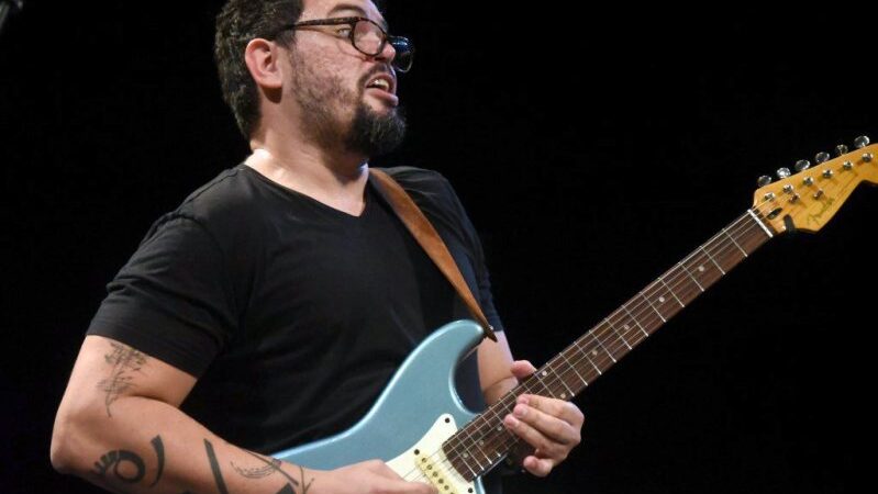Guitarrista Dayron Ortiz homenajeará a la compositora Martha Valdés