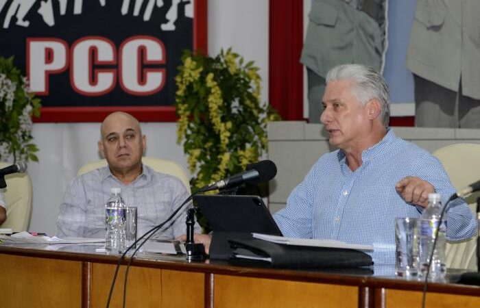 Díaz-Canel: «Juntos vamos a levantar el país»