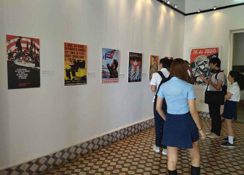 Inauguran en Holguín exposición sobre el triunfo revolucionario cubano