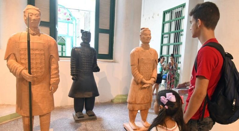Muestra de pintor cubano celebra Fiesta de la Primavera de China